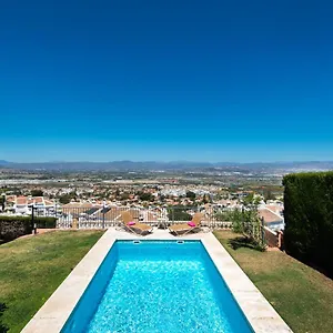 https://villa-moscatel-ideal-familias-y-grupos.hotelsinnerja.org