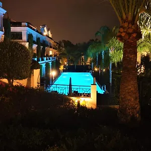 https://luxury-apartment-frontal-to-the-sea-in-estepona-doncella-beach.1costadelsol.com